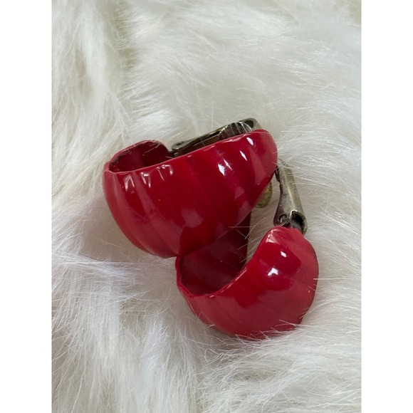 Vintage Red Faceted Bead Necklace and Matching Red Enamel Clip On Hoop Earrings - Picture 3 of 9